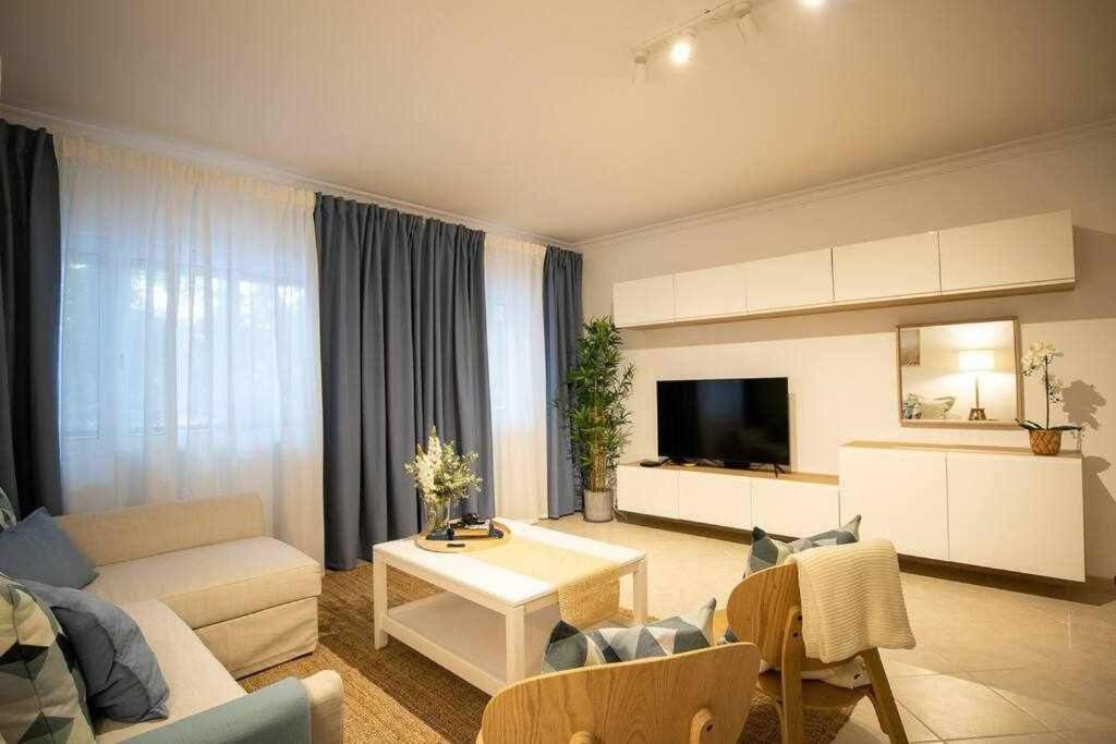 Modern 3Br Apt W/ Lg Terrace, Bbq, Ac & Parking Tavira Exterior photo